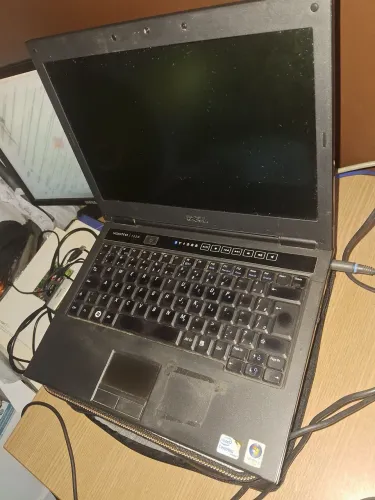 Notebook Dell vostro funcionando tela ruim funciona com monitor