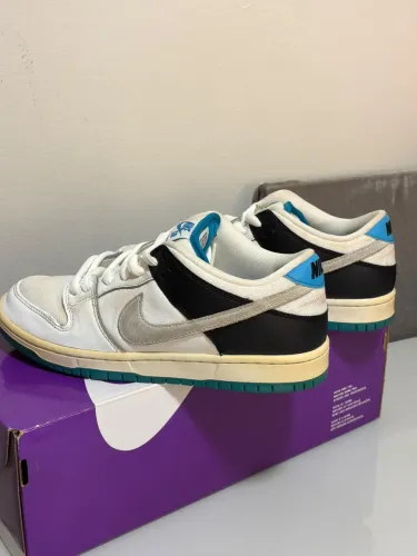 Nike SB Dunk Low da colaboração Instant Skateboards