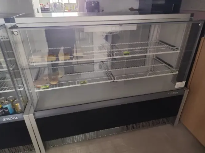 Balcão Confeitaria 1,40m Aurora 220v Ar Forçado GPFA-140R/PR Gelopar 