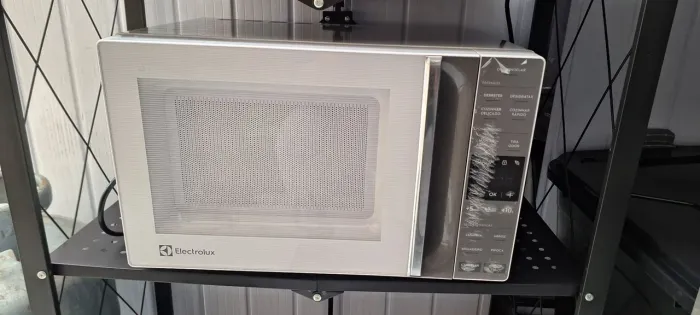 Microondas electrolux 23L semi novo