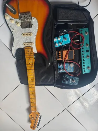 Guitarra Tagima Sunburst com Humbucker e Tarraxas com Trava