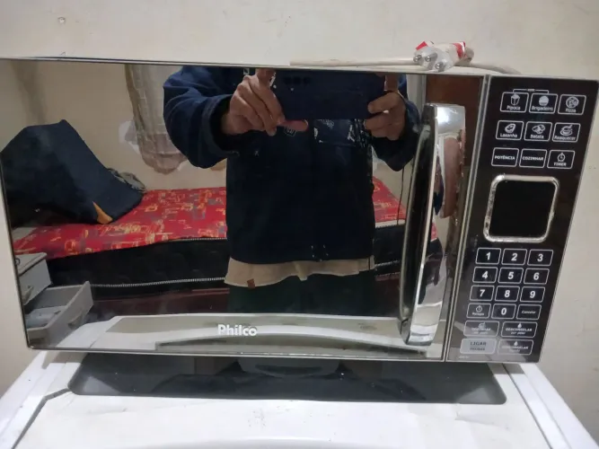 VENDO MICRO-ONDAS  ,, MARCA PHILCO USADO  200 REAIS .