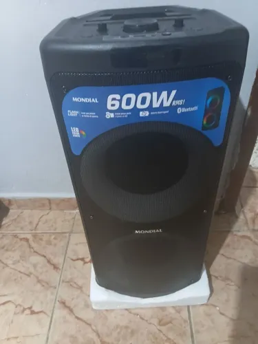 Caixa de som 600 watts 900 reais