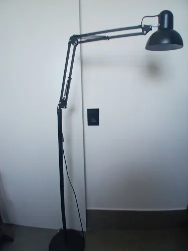 Luminária de piso articulada tok stok 