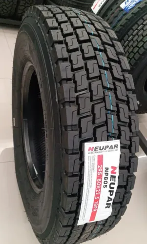 Pneu 295/80 borrachudo novo