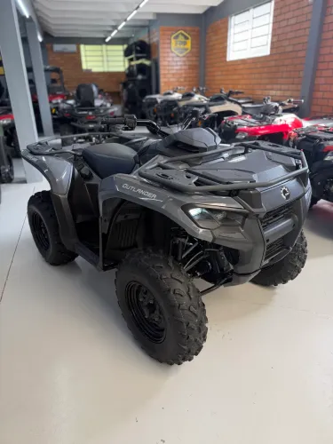 Quadriciclo Can am 500 (650cc) 2025