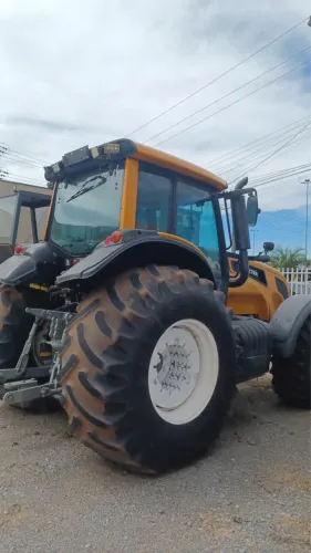 Trator ValtraBH210