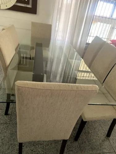 Mesa Jantar 8 lugares tampo de vidro e madeira maciça
