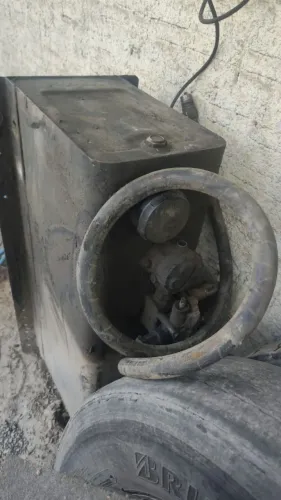 Reservatório hidráulico para caçamba 