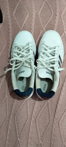 Tênis Adidas Original em Couro