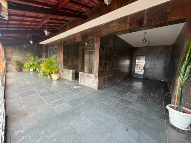 CASA COM HABITE-SE NO CAMARGOS