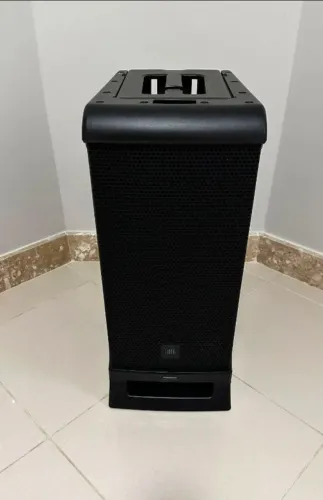 Vendo / Troco JBL EON ONE PRO! (4 mil abaixo do valor pago)