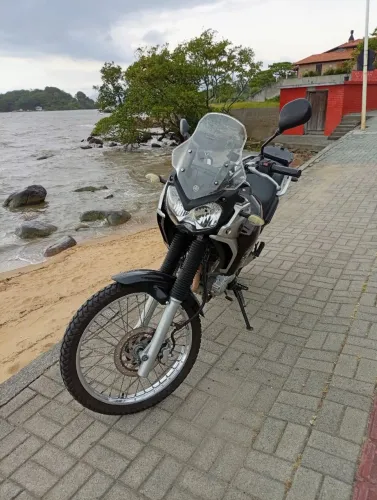 Ténéré 2018 pneus novos kit relação e bateria trocada a pouco tempo só pegar e andar 