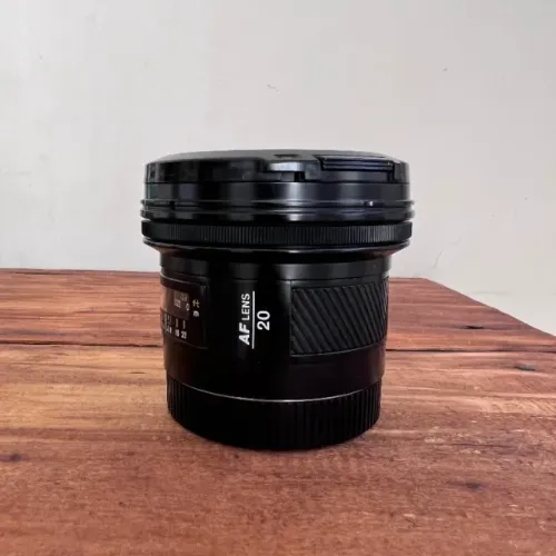 Lente Minolta 20mm 2.8 . Lente de montagem A-mount