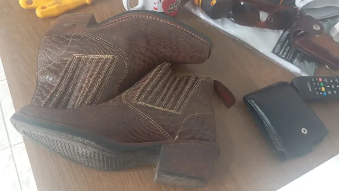 Botas de couro trabalhado 