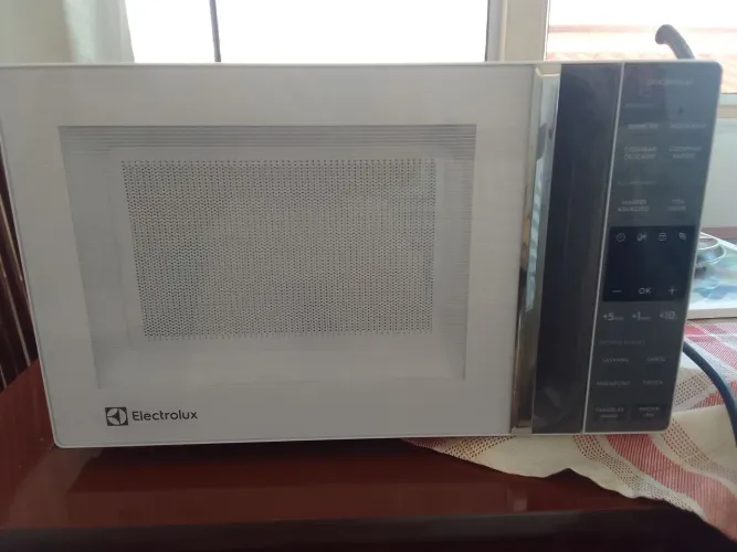 Microondas 23 litros SEMI-NOVO