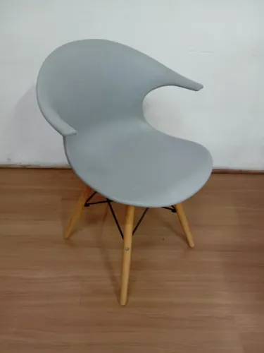 Cadeira Charles Eames New Wood Design Cinza Claro