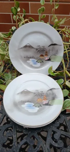 6 pratos de sobremesa porcelana japonesa pintados à mão. 