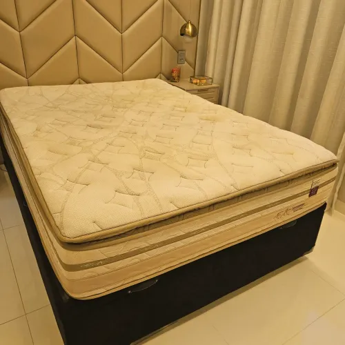 Cama box baú com colchão casal. Perfeito estado!