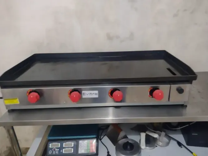 CHAPA PROFISSIONAL PARA LANCHES 100 x 50 CM A GÁS - R$ 800