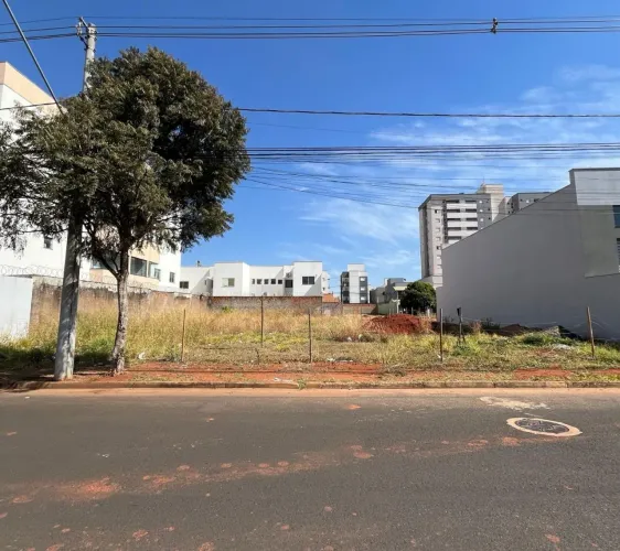 Terreno à venda no bairro Novo Mundo em Uberlândia