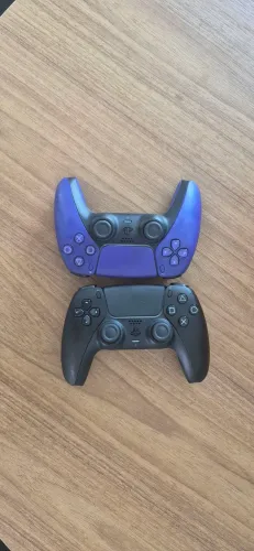 Controles Dualsense roxo e preto