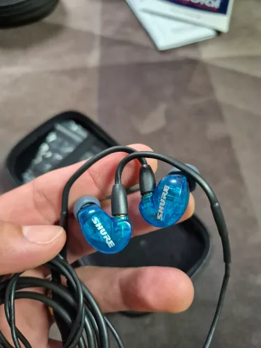 FONE SHURE SE215 AZUL COM BAG E BORRACHAS EXTRAS!