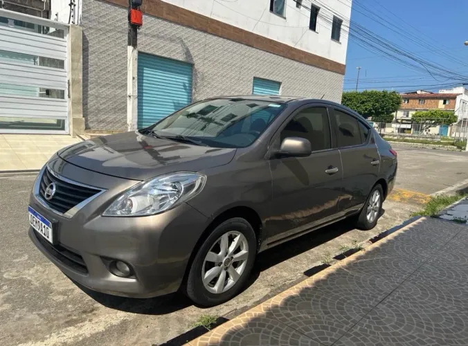 Nissan Versa SL 1.6 16V Flex Fuel 4P Mec. 2013
