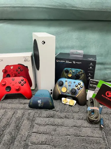 XBOX SERIES S + CONTROLES E ACESSÓRIOS - KIT COMPLETO