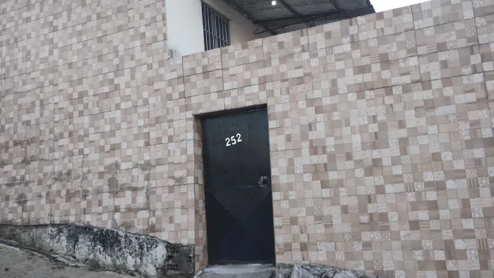Casa em quintal compartilhado