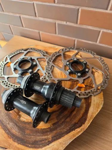 Cubos Shimano TC500