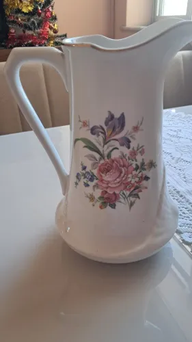Jarra de ceramica portuguesa