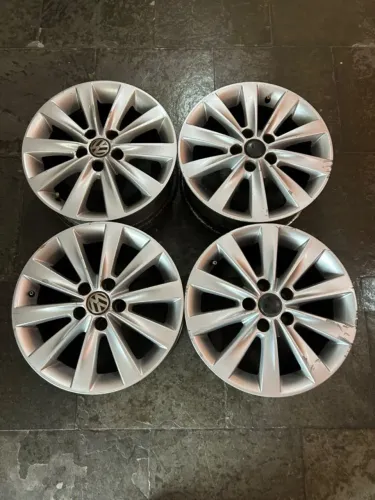 Jogo de rodas aro 15 5x100 originais VW em ótimo estado