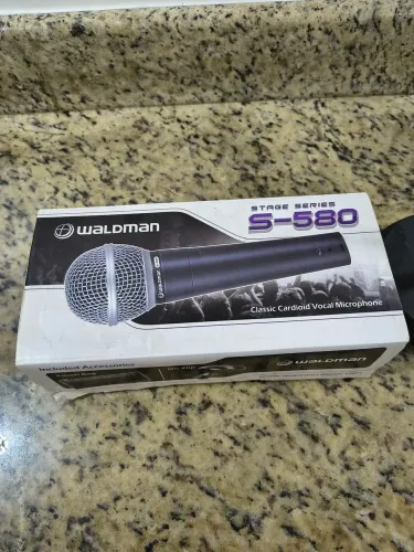 Microfone ? novo sem uso, mais pedestal e cabo 