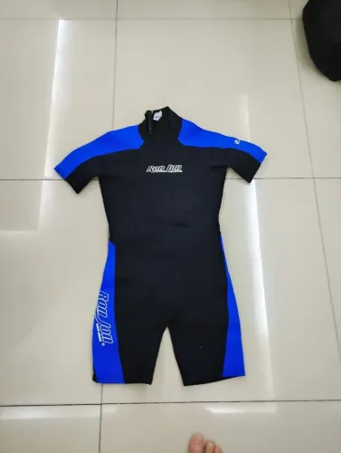 Roupa de borracha ron Jon comprada nos estados Unidos 