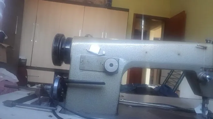 Máquina de costura industrial