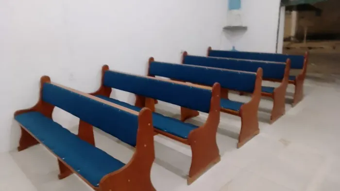 Estou vendendo um banco de igreja