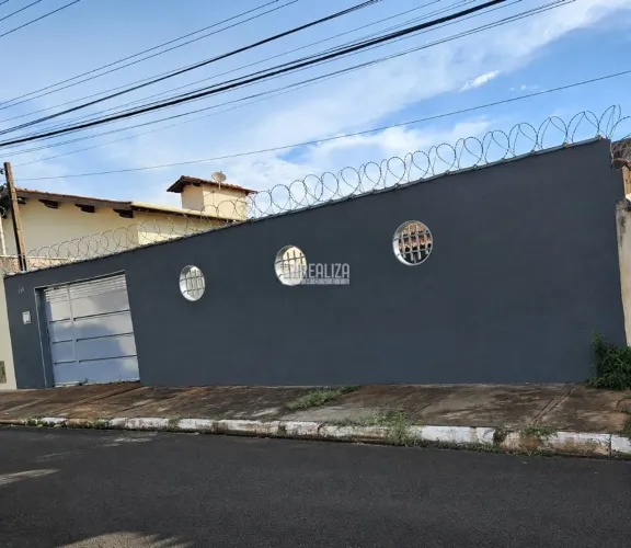 Casa com 2 Quarto(s) e 2 banheiro(s) para Alugar, 10 m² por R$ 1450 / Mês