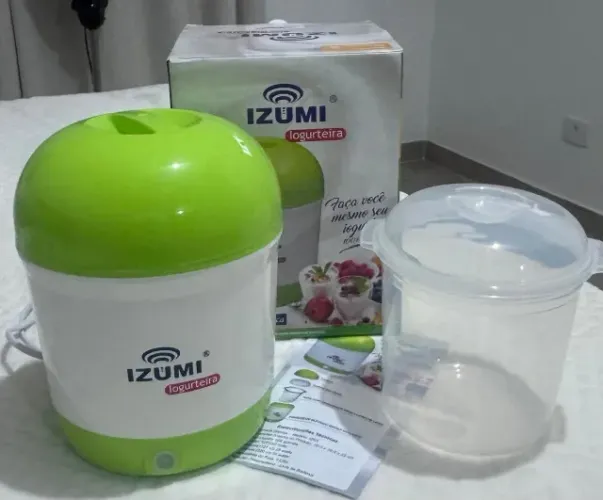 Iogurteira Elétrica Izumi Verde 1L Bivolt Livre de BPA Verde
