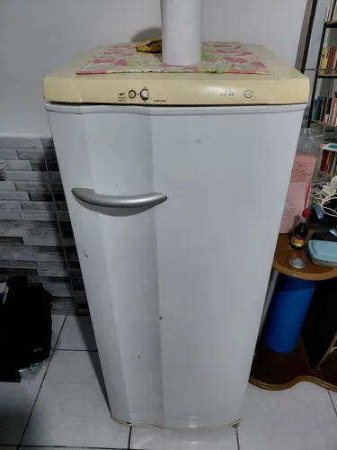 Geladeira Electrolux RE28 Super Degelo Prático