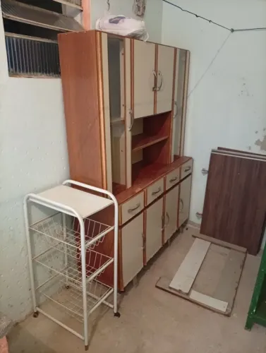 Armário de cozinha com fruteira