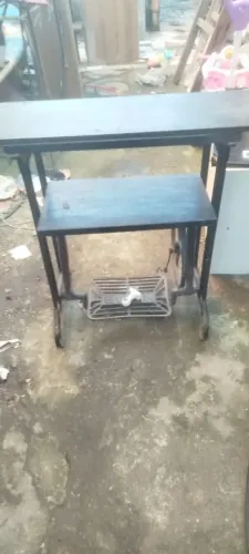 Mesa para máquina de costura
