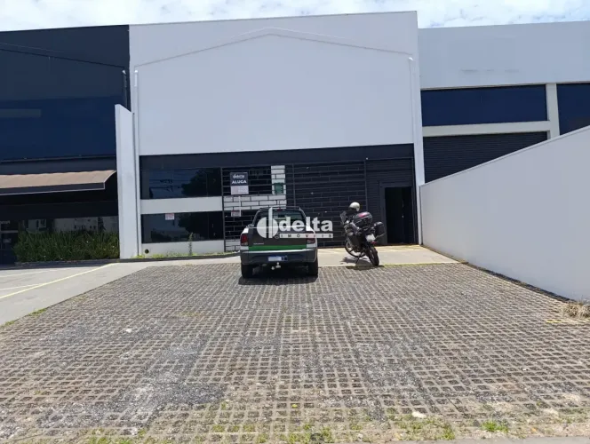 Galpão disponível para locação no bairro Alto Umuarama em Uberlândia-MG