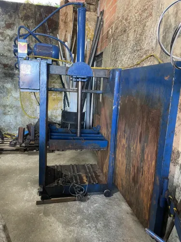VENDO PRENSA HIDRÁULICA  ENFARDEIRA 