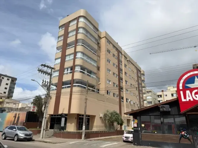 Apartamento no Mar Grosso, Laguna. 2 Quartos com suíte, mobiliado, avenida.