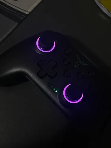 CONTROLE PARA PC E VIDEOGAME NOVO COM LEDS E BOTOES ADICIONAIS