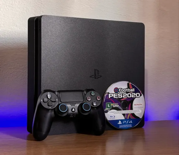 Ps4 Slim impecável C/ jogo físico