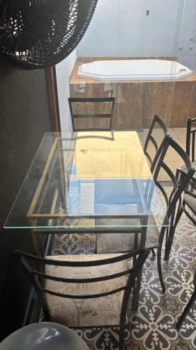Mesa tampo de vidro + 4 cadeiras