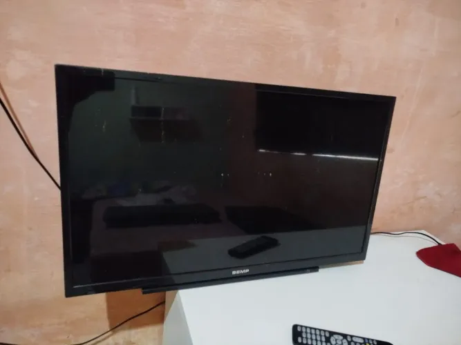 Lote 2 TVs 32" para Técnicos (Philips e Semp)