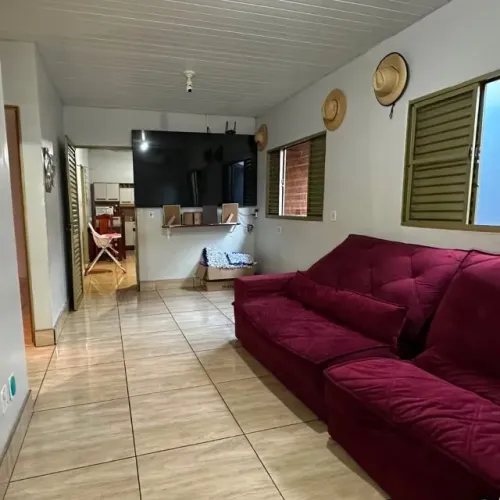 CASA À VENDA - 3 QUARTOS, CORREDORES LATERAIS LIVRES, JARDIM NO FUNDO - CIDADE JARDIM II